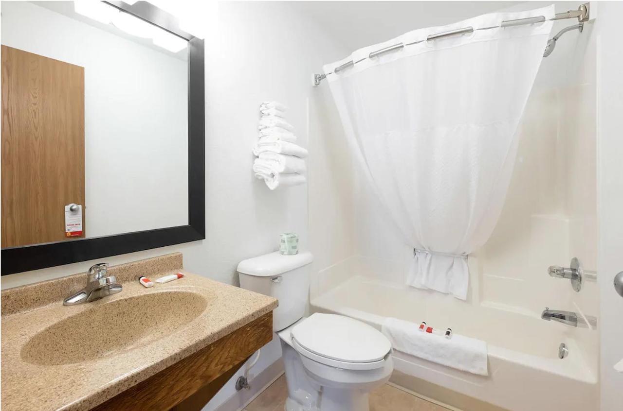 Blaine Town Inn & Suites Экстерьер фото